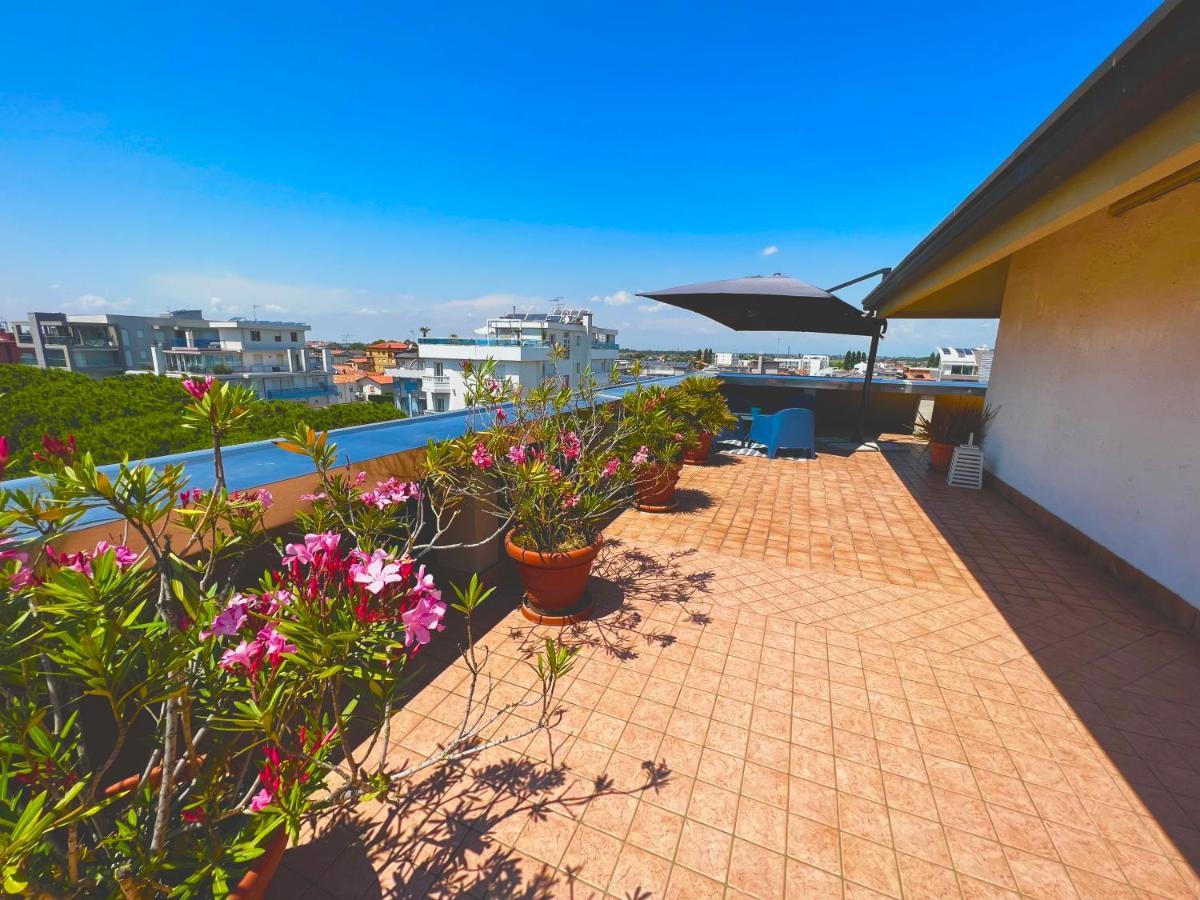 Apartamento Blue Moon Penthouse Lido di Jesolo Exterior foto